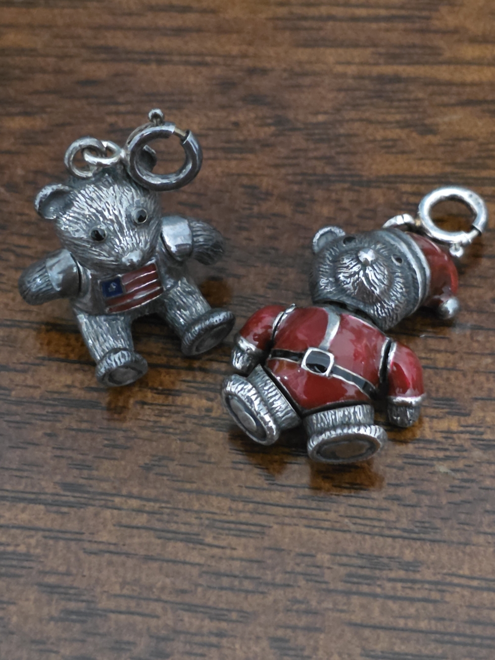 Articulated 925 silver charms: Christmas and patriotic teddy bears.